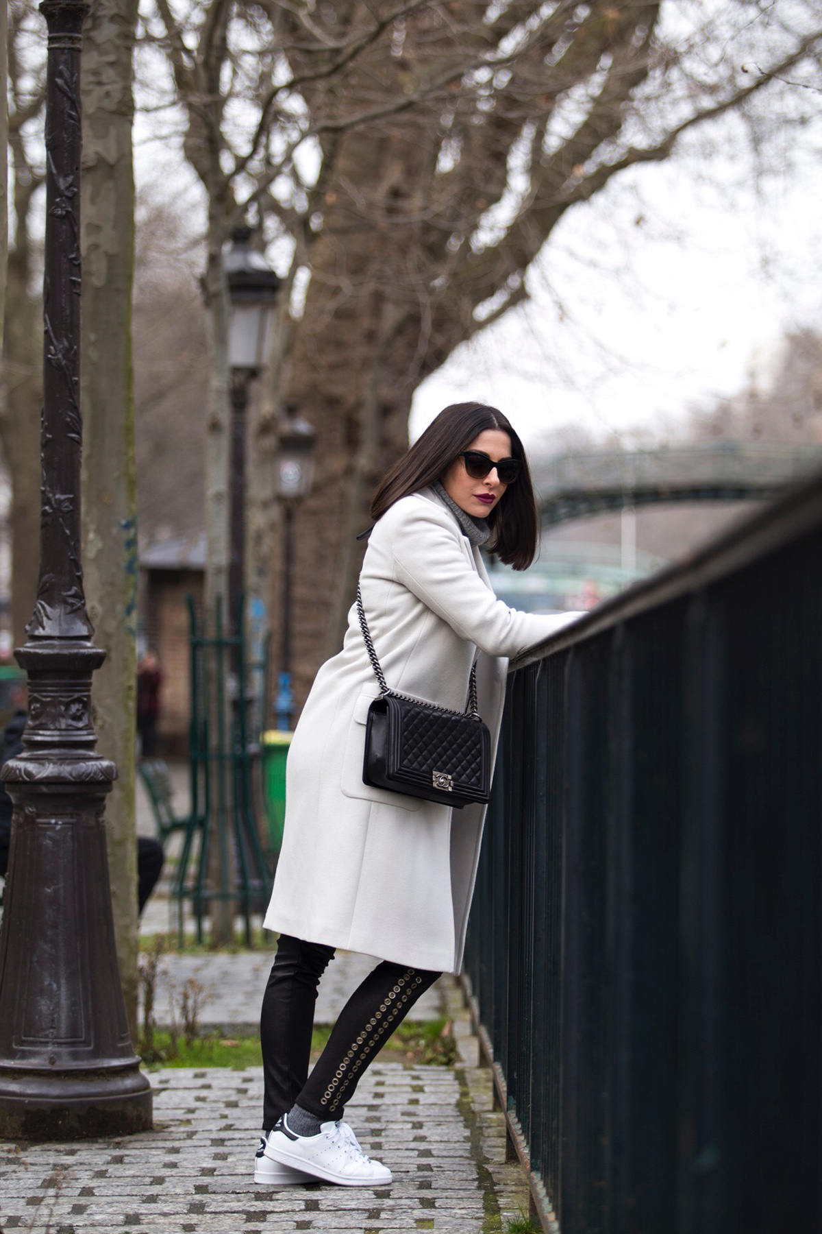 Stella Asteria Fashion & Lifestyle Blogger wearing a monochrome casual look in Paris
