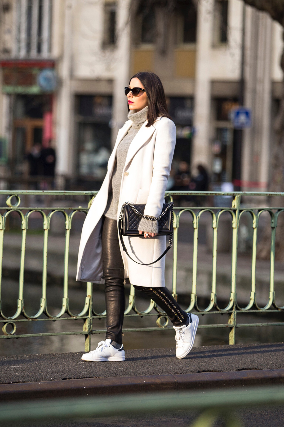 Stella Asteria Fashion & Lifestyle Blogger wearing a monochrome casual look in Paris