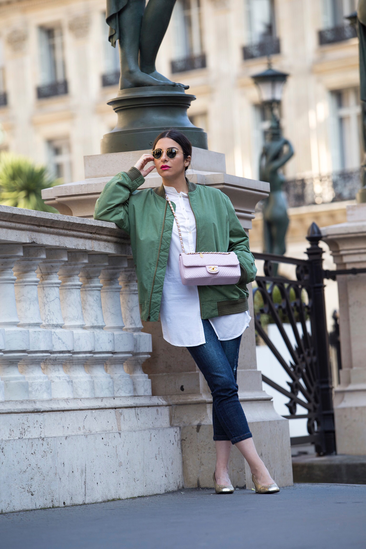Stella Asteria - Fashion & Lifestyle Blogger wearing khaki bomber jacket and pink Chanel bag