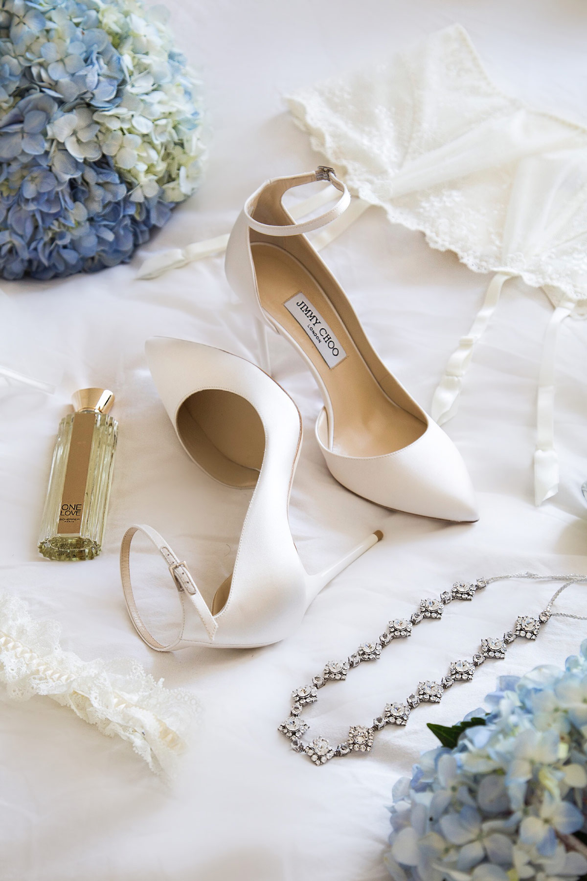 Bridal Essentials - Now that you found your bridal gown, the next step is choosing the finishing touches. Read on for my bridal essentials checklist and advice on picking the perfect accessories.