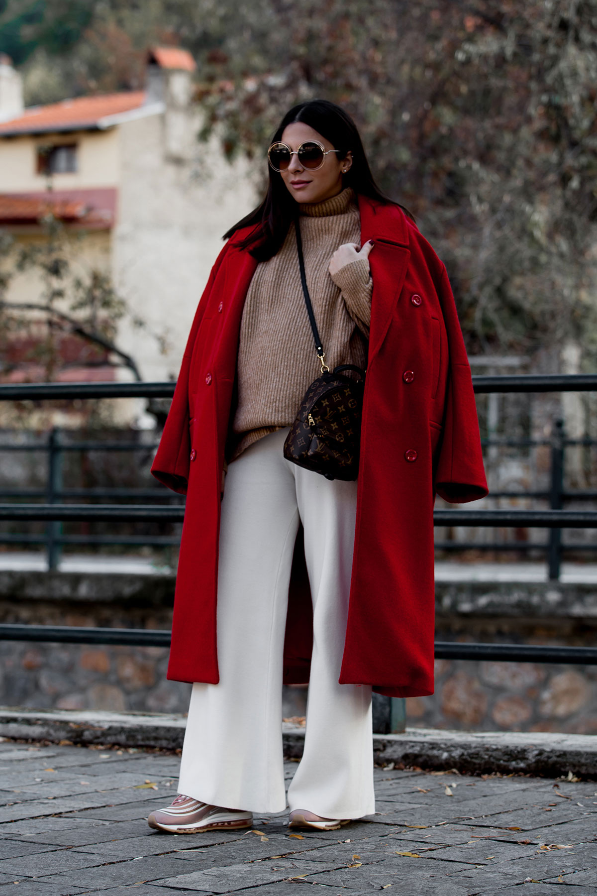 how to wear a red coat - Pregnancy style by Stella Asteria - Fashion & Lifestyle Blogger