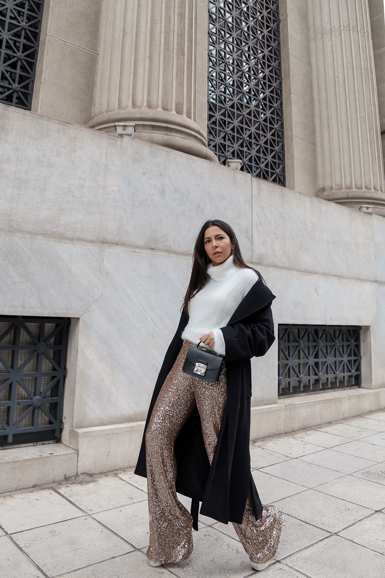 Stella Asteria fashion blogger wearing sequins during the day